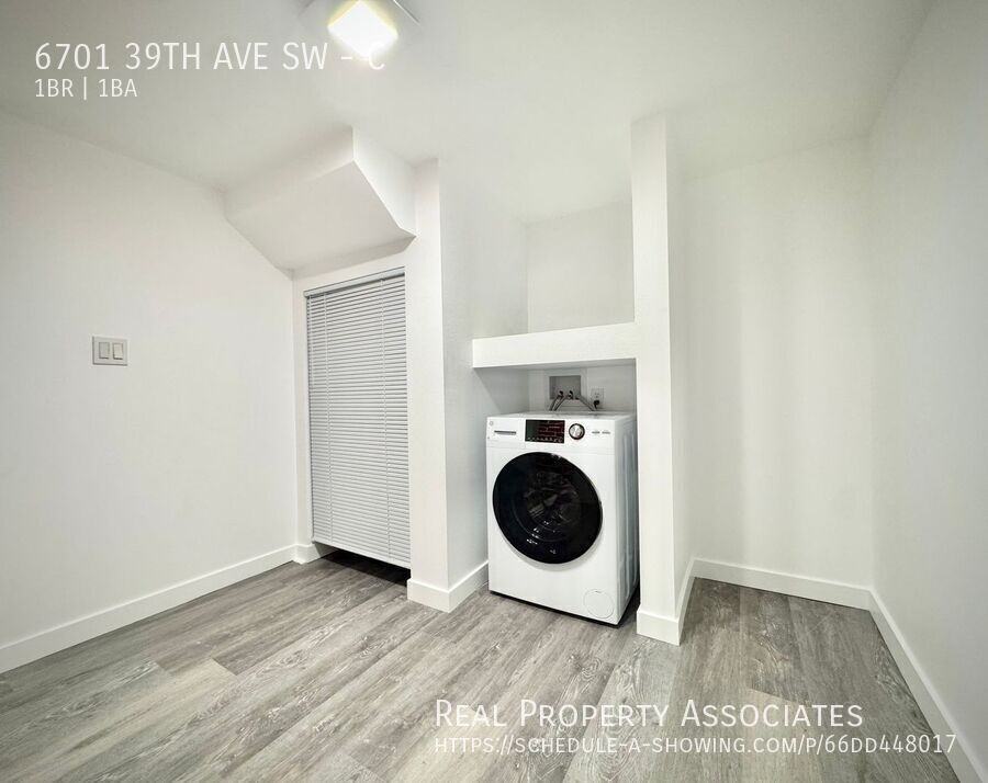 6701 39th Ave Sw #C - Photo 3 of 13