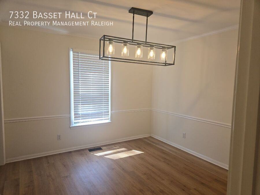 7332 Bassett Hall Ct - Photo 3 of 14