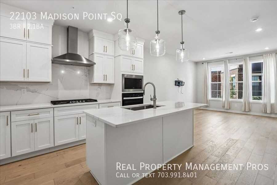 22103 Madison Point Sq - Photo 2 of 31