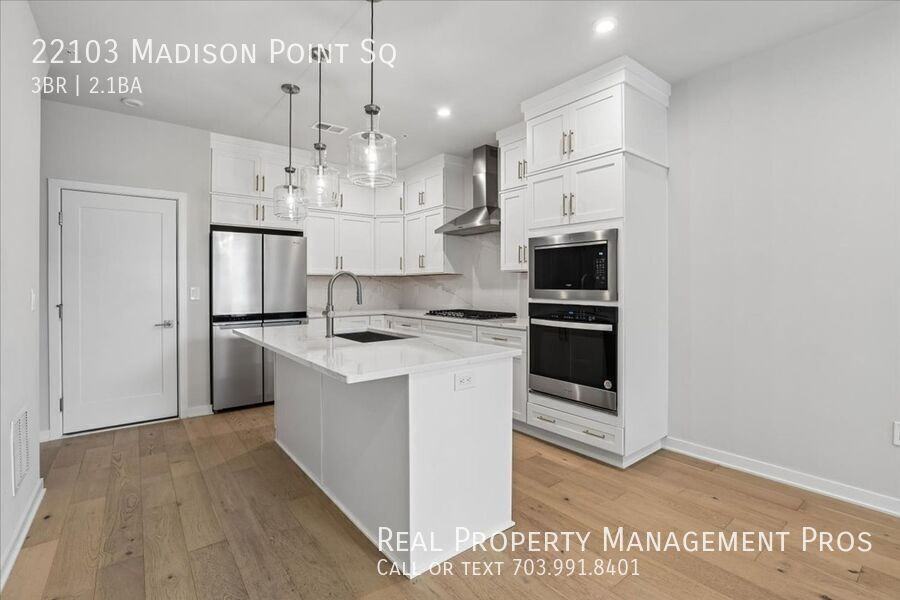 22103 Madison Point Sq - Photo 3 of 31