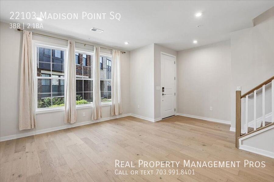 22103 Madison Point Sq - Photo 5 of 31