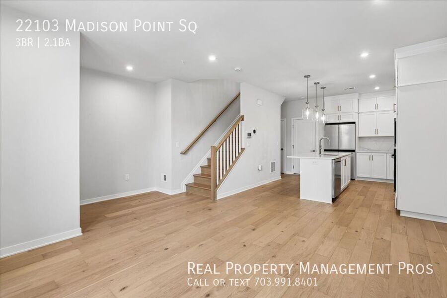 22103 Madison Point Sq - Photo 6 of 31