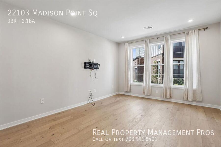 22103 Madison Point Sq - Photo 7 of 31