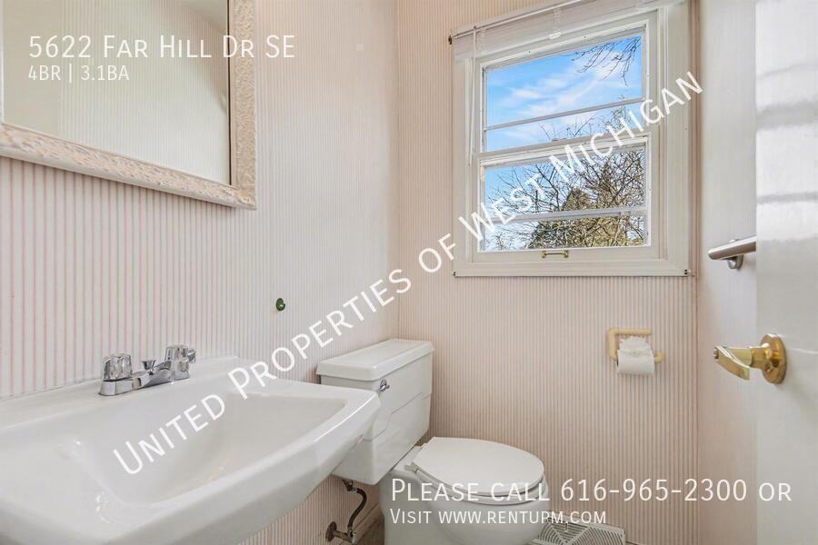 5622 Far Hill Dr Se - Photo 7 of 15