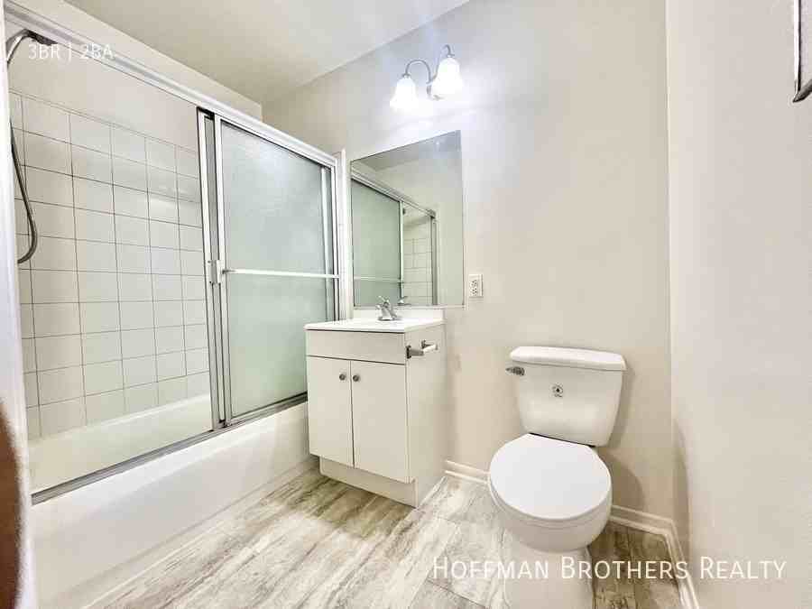 982 S New Hampshire Ave #104 - Photo 4 of 7