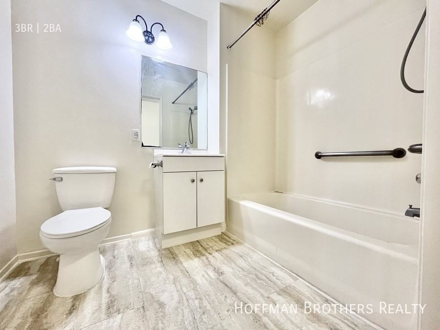 982 S New Hampshire Ave #104 - Photo 6 of 7