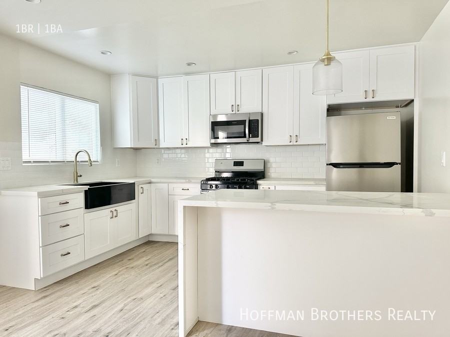 626 E Arbor Vitae St #B - Photo 2 of 10