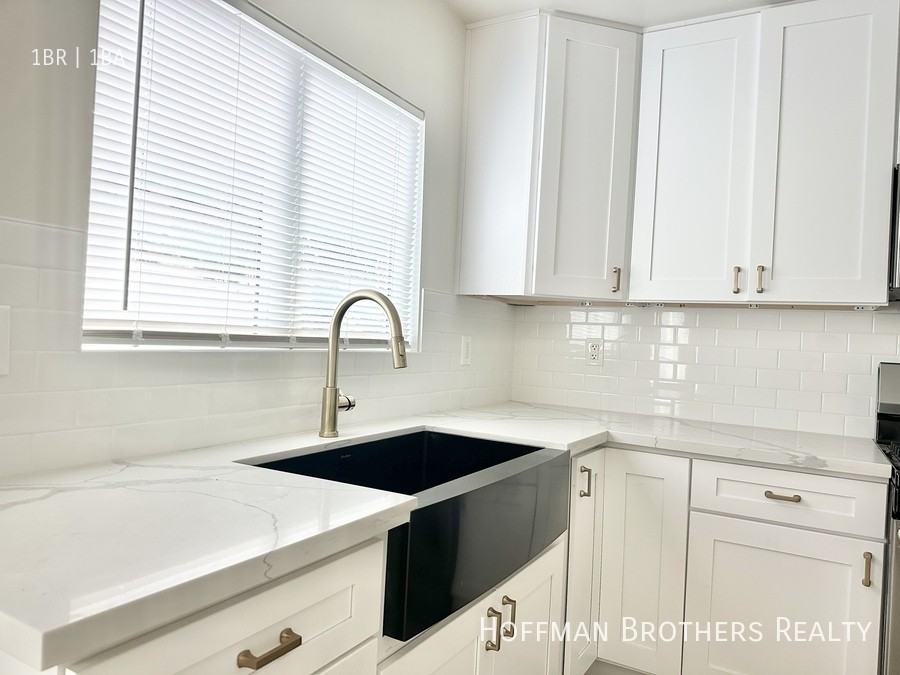 626 E Arbor Vitae St #B - Photo 3 of 10