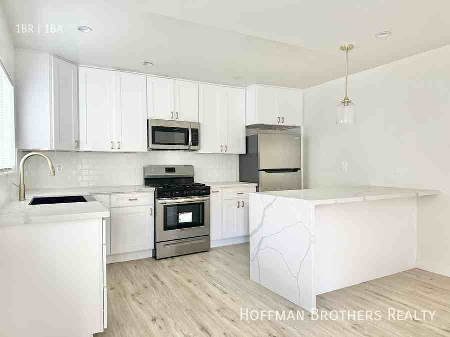 626 E Arbor Vitae St #B - Photo 4 of 10