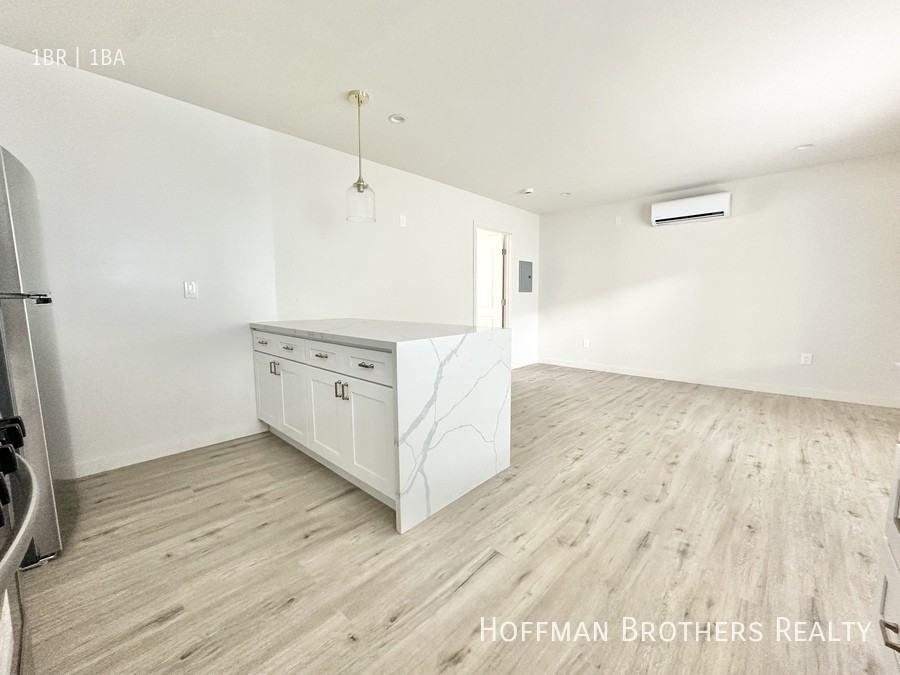 626 E Arbor Vitae St #B - Photo 5 of 10