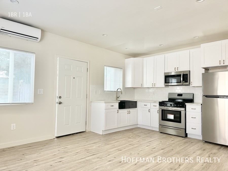 626 E Arbor Vitae St #B - Photo 7 of 10