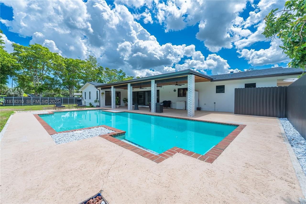 16881 Southwest 277th Street - Photo 4 of 19