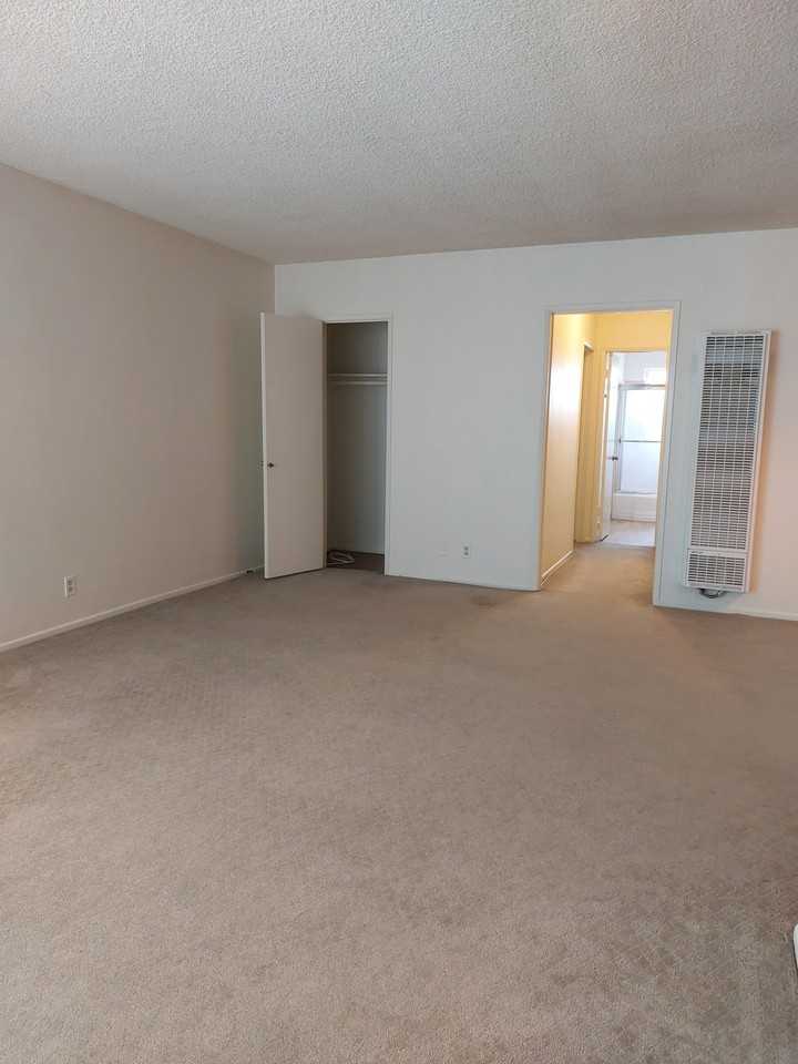 1016 N Orange Grove Ave #3 - Photo 4 of 17