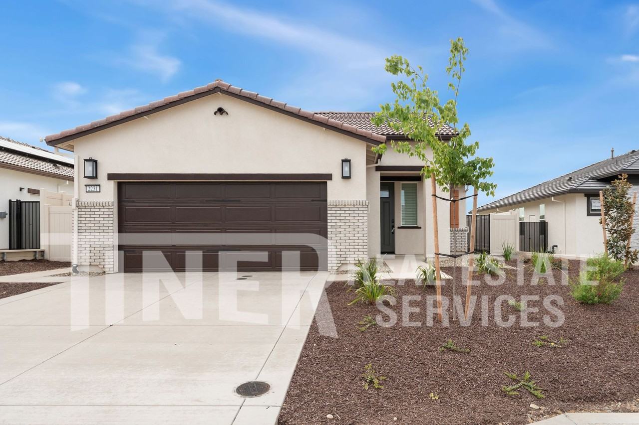 2231 Oswego St - Photo 2 of 26