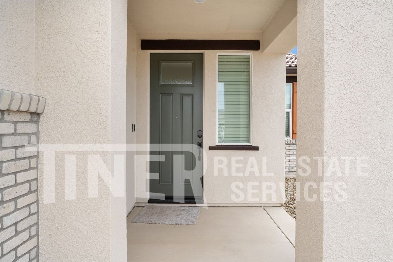 2231 Oswego St - Photo 3 of 26