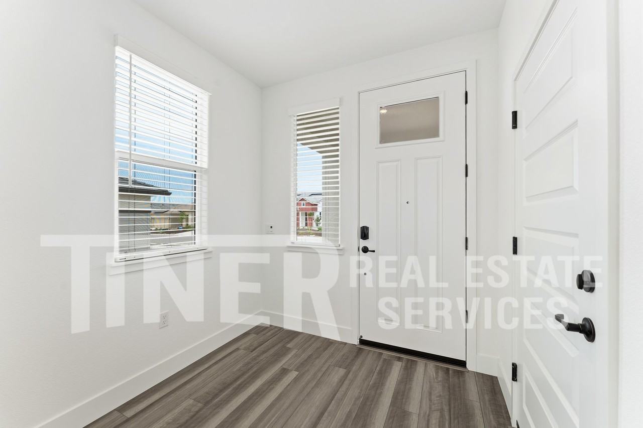 2231 Oswego St - Photo 4 of 26