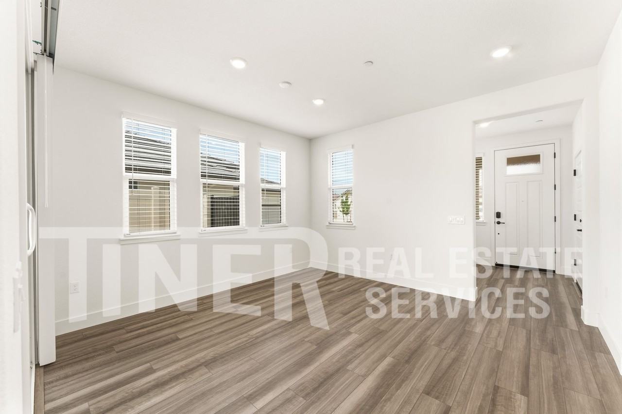 2231 Oswego St - Photo 5 of 26