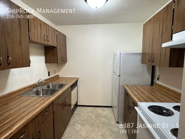 8387 Jasmine St #5 - Photo 3 of 9