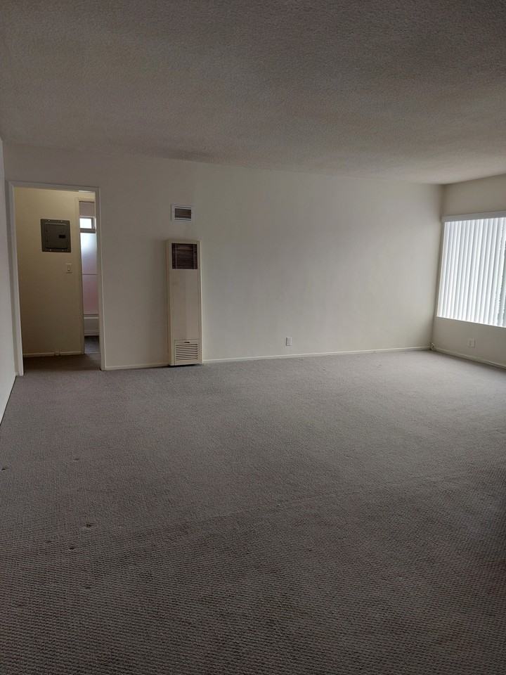 1016 N Orange Grove Ave #9 - Photo 5 of 15