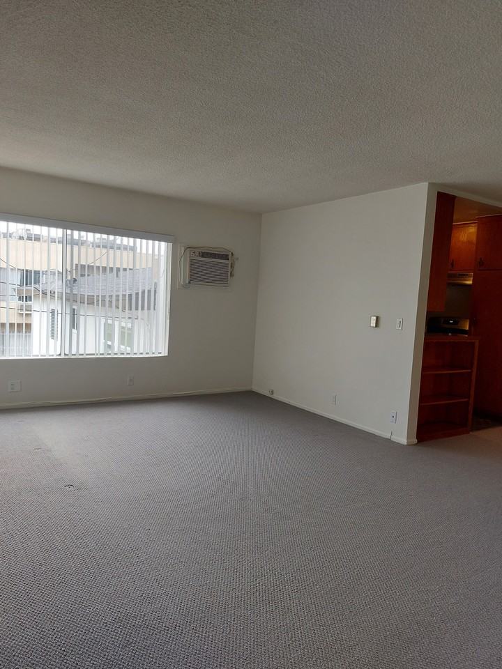 1016 N Orange Grove Ave #9 - Photo 6 of 15
