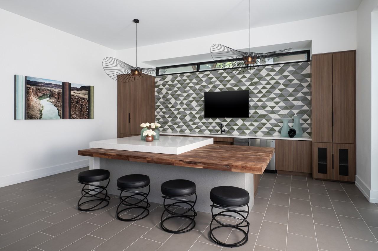 Arrowhead Summit Apartment Homes - Photo 4 of 20