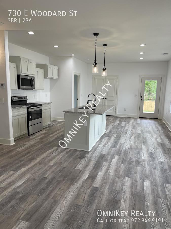 730 E Woodard St - Photo 2 of 13