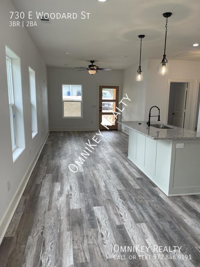 730 E Woodard St - Photo 3 of 13