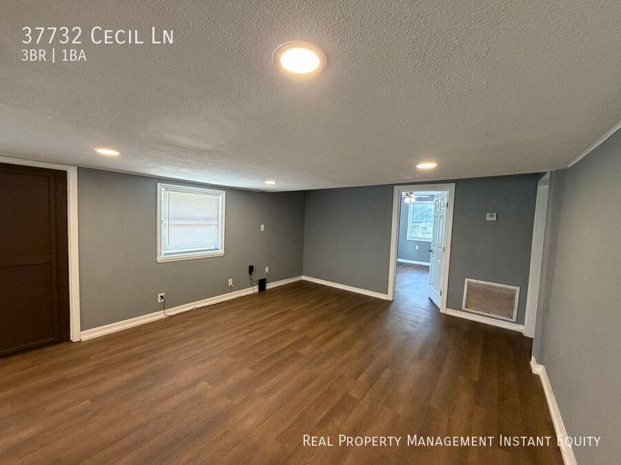 37732 Cecil Ln - Photo 4 of 16