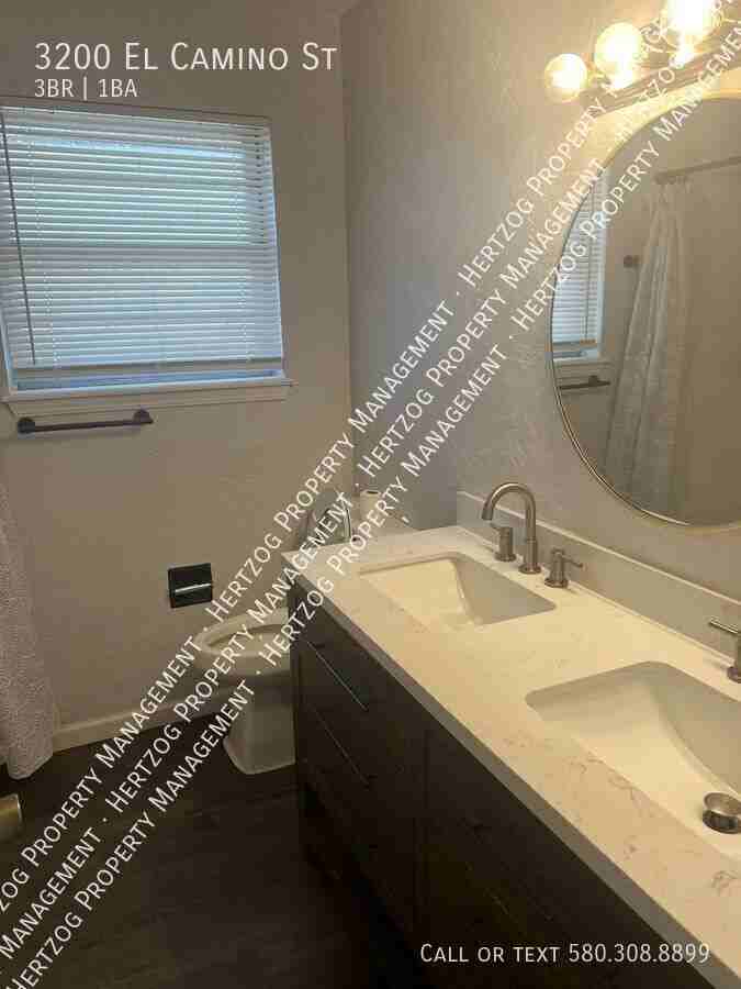 3200 El Camino St - Photo 4 of 15