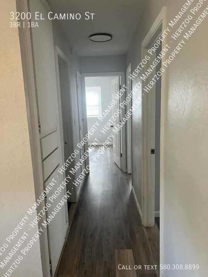 3200 El Camino St - Photo 6 of 15