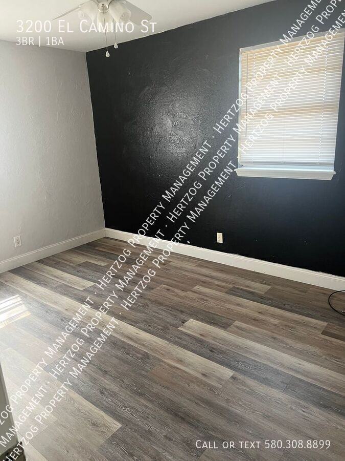 3200 El Camino St - Photo 7 of 15