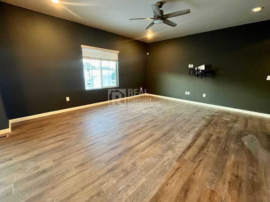 2133 Villageview Ln - Photo 3 of 18