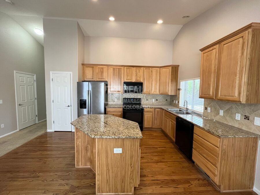 5236 Sagebrush St - Photo 3 of 19