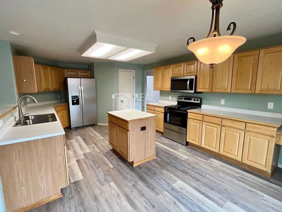 5734 Dolores St - Photo 4 of 23