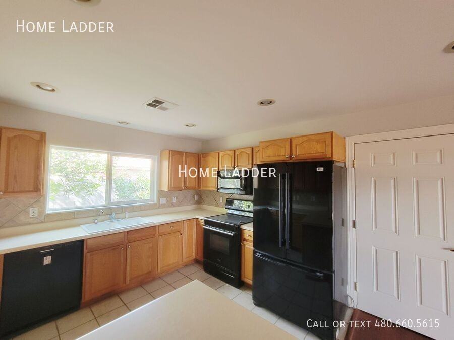 5214 N 21st Ave - Photo 6 of 16