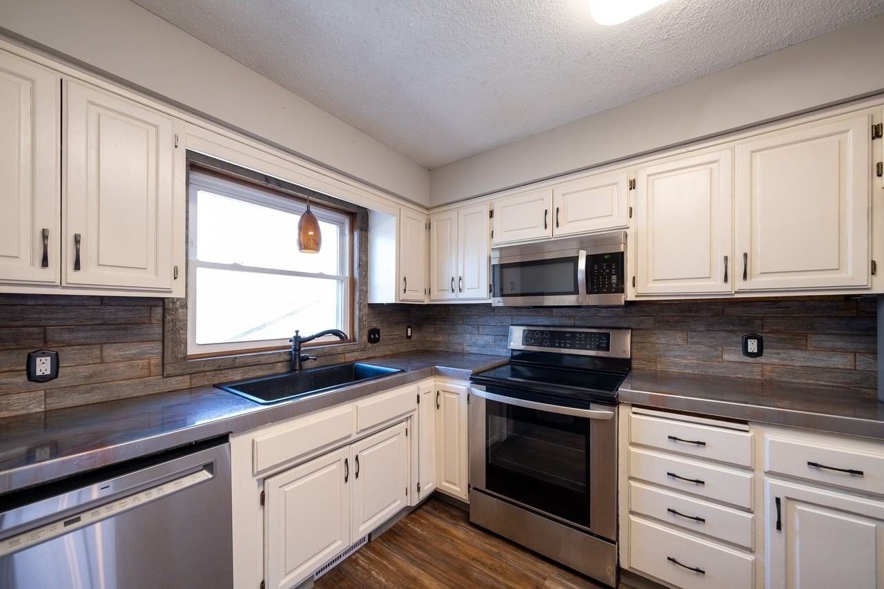 1705 Slater Ln #1 - Photo 5 of 30