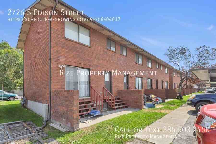 2726 S Edison St - Photo 4 of 18