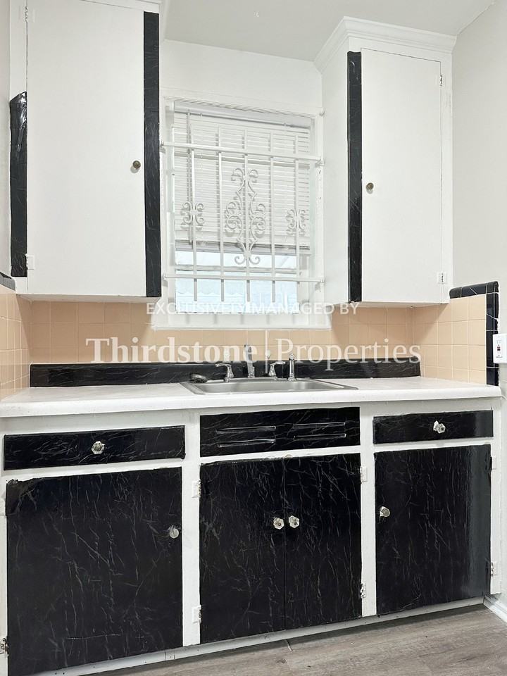 435 Springfield Ct N - Photo 4 of 18