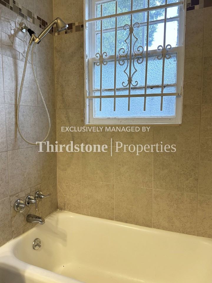 435 Springfield Ct N - Photo 7 of 18