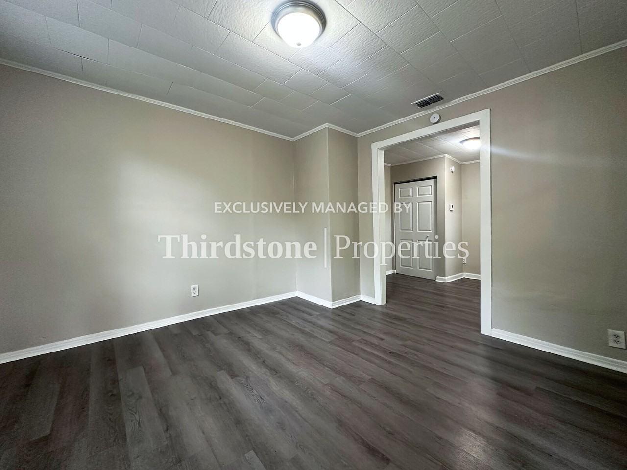 2913 W 2nd St - Photo 4 of 20