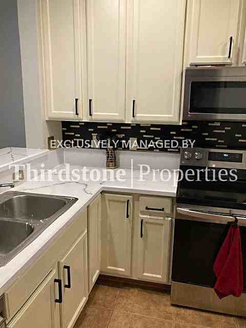 6131 Bartram Village Dr - Photo 5 of 11