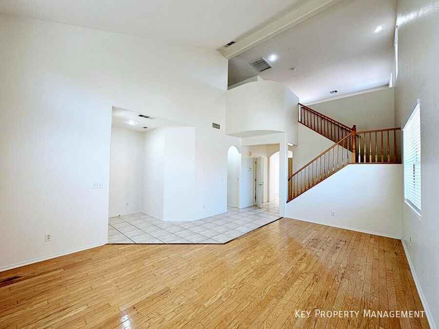 5914 Tinazzi Way - Photo 4 of 35