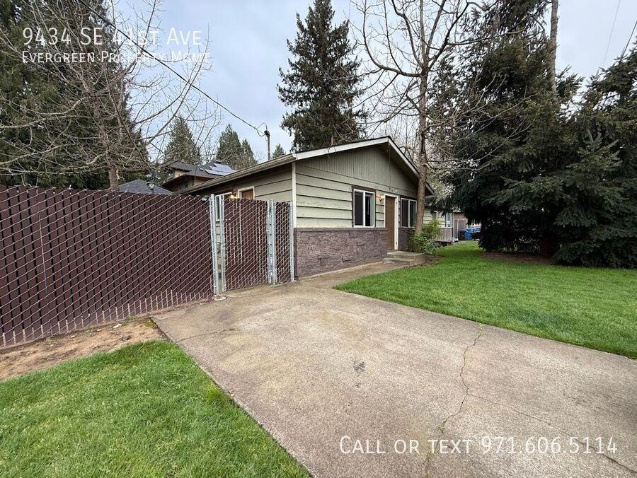 9434 Se 41st Ave - Photo 2 of 21