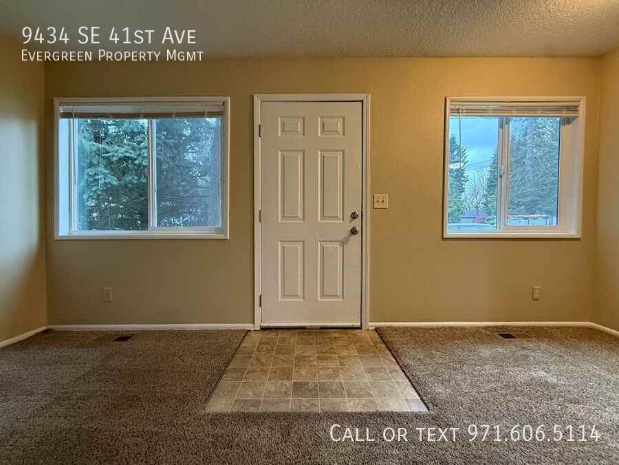 9434 Se 41st Ave - Photo 4 of 21