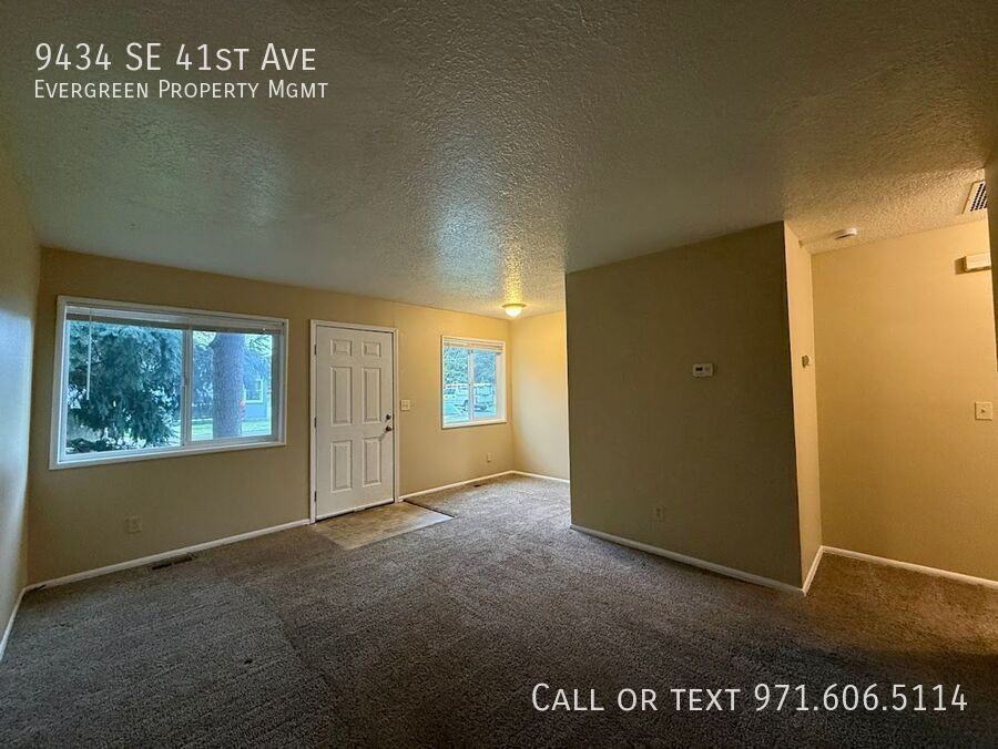 9434 Se 41st Ave - Photo 6 of 21