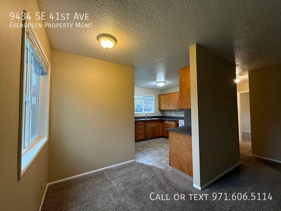 9434 Se 41st Ave - Photo 7 of 21