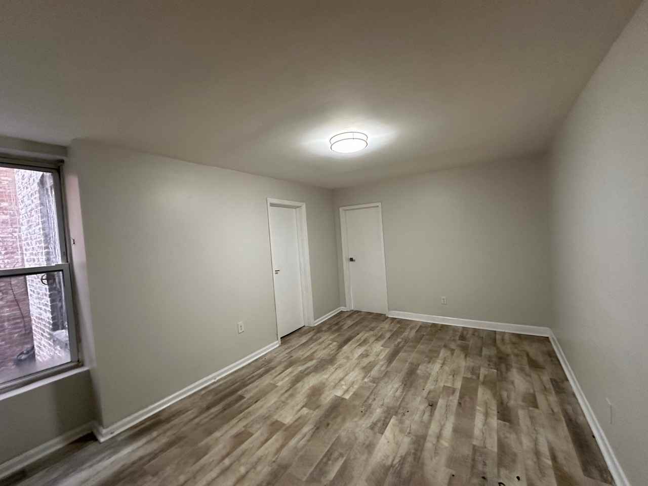 5604 Hudson AveApt 7 #5604-07 - Photo 6 of 9