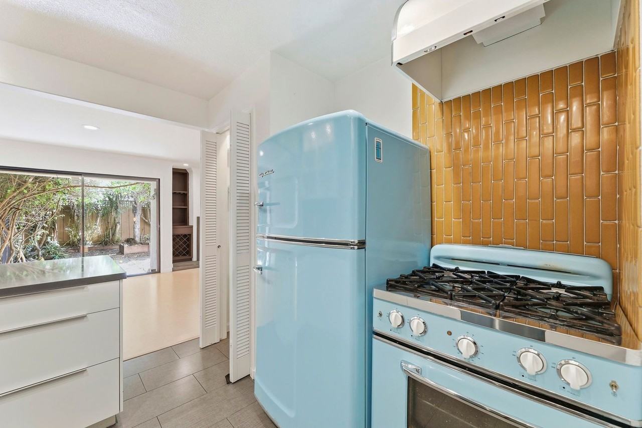 2071 Holly Branch Ct - Photo 4 of 19