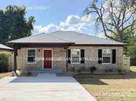 featured image of 1615 N Poplar St