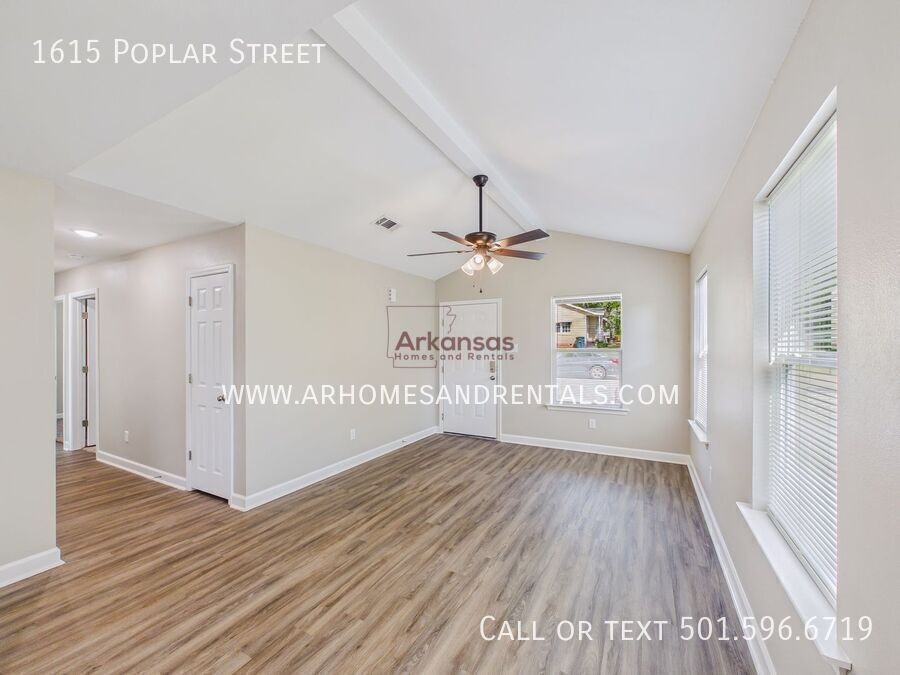 1615 N Poplar St - Photo 2 of 17